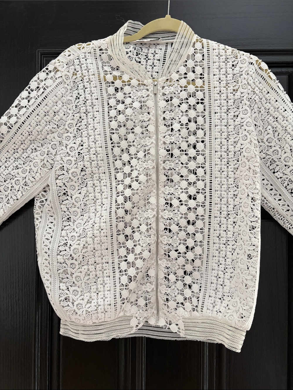 White Lace Jacket, A-Tout-Age